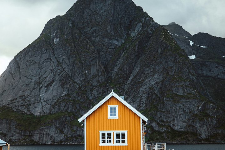 راهنمای جامع قیمت کاغذ دیواری خارجی خانه (300، 400 متری و بالاتر)