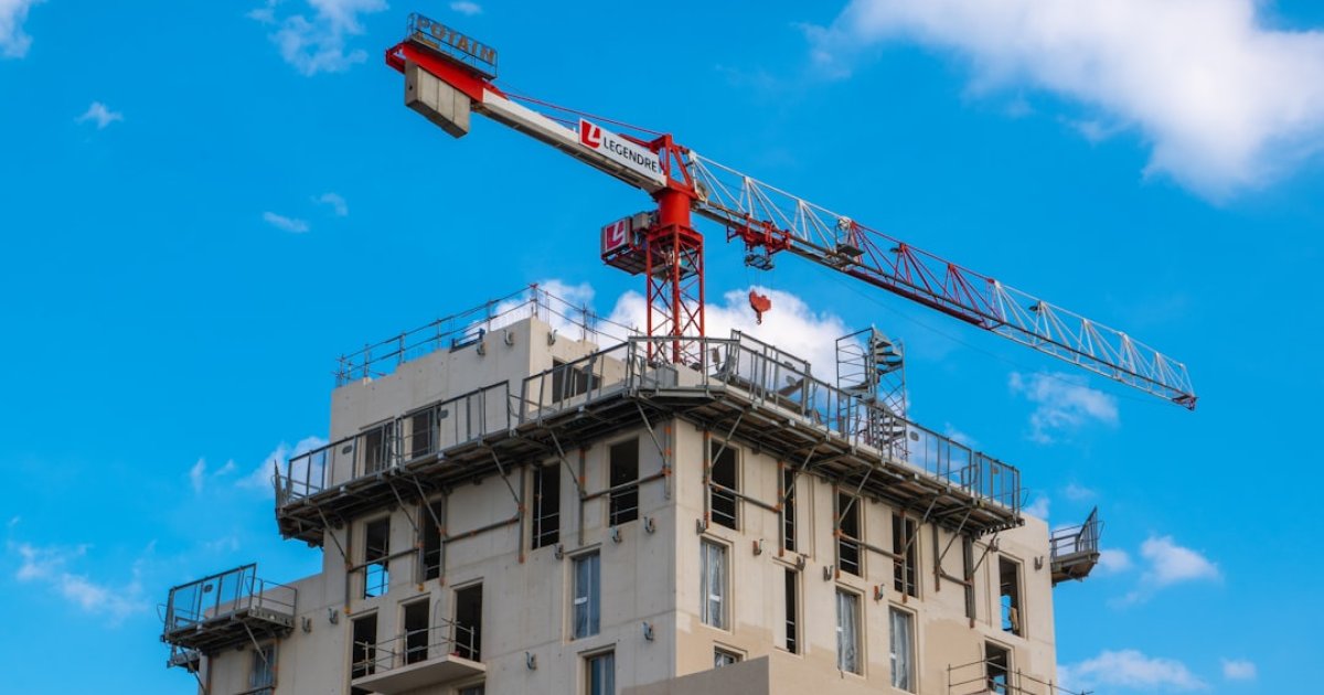 🏗️ متریال مناسب ساختمان در تهران | چی بخریم که یه عمر پشیمون نشیم؟ — تصویر 1